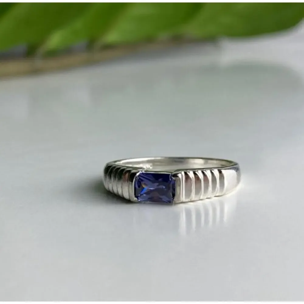 925 Sterling Silver Purple CZ Ring Size 6.5